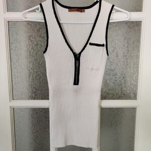 Chic Ribbed Sleeveless Top with Black Trim